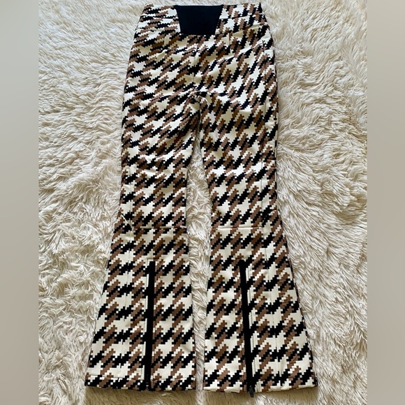 Perfect moment Aurora Flare Pant in Iconic Camel, Black, & White Houndstooth - Picture 5 of 10